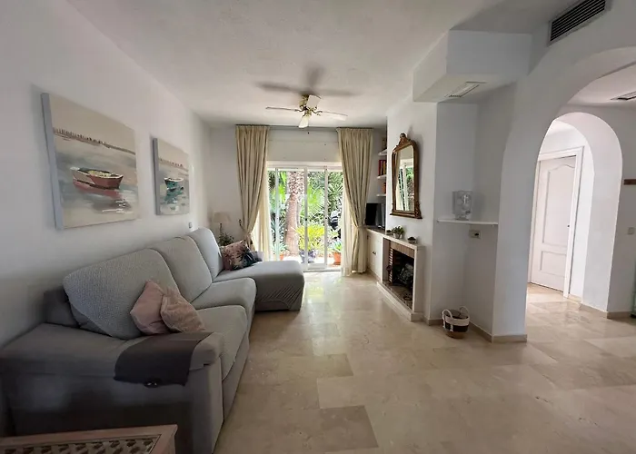 Casa Jenny Будинок відпочинку Естепона